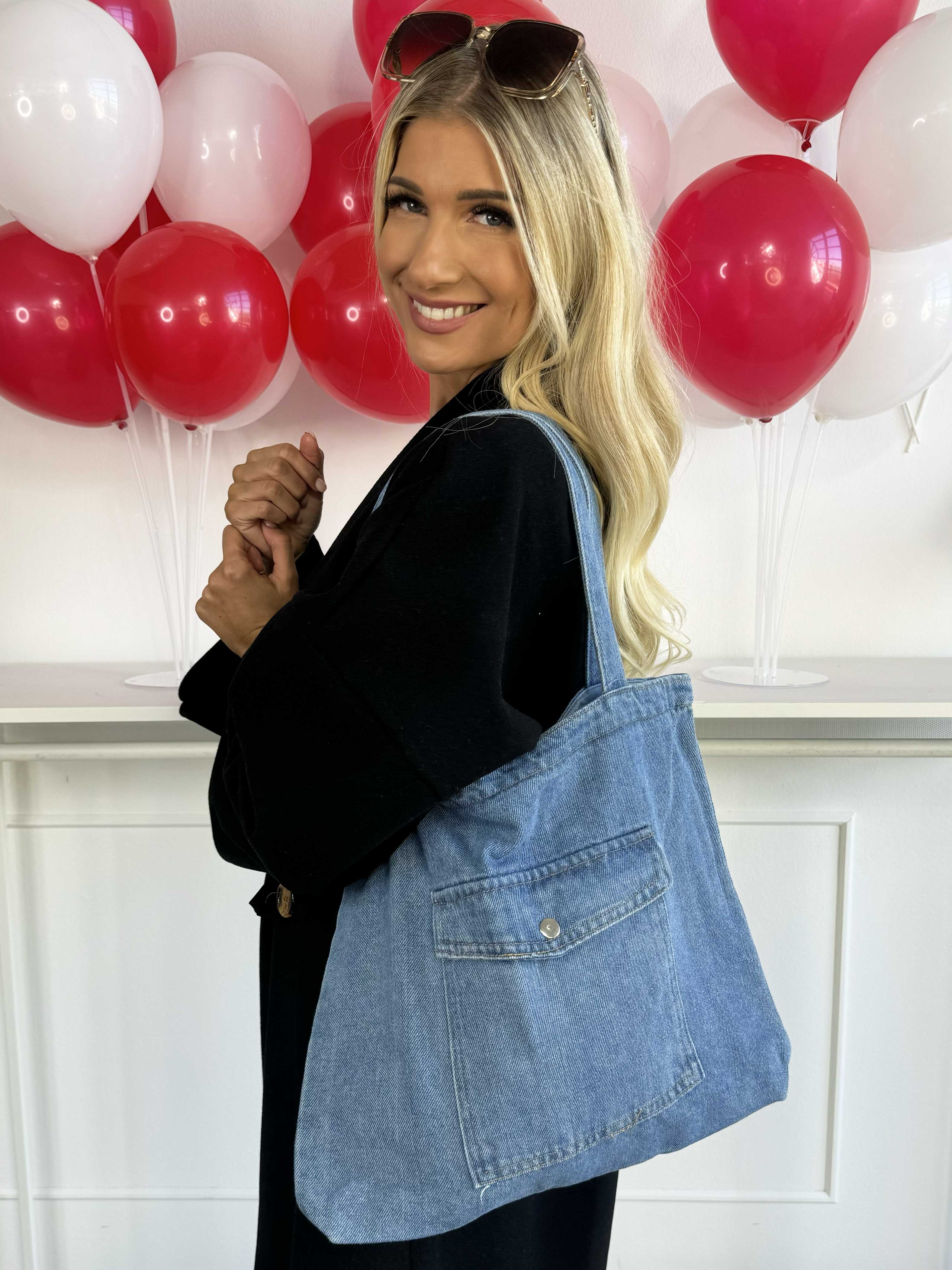 Betti - Taske i denim med stor lomme